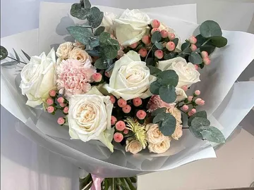 Букет с пионовидными розами «Клубничное суфле»