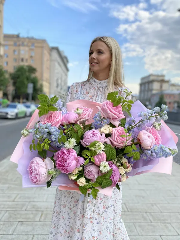 Авторский букет "Летняя роскошь с малиной"