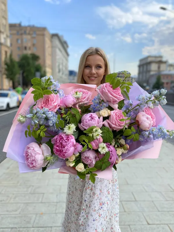 Авторский букет "Летняя роскошь с малиной"