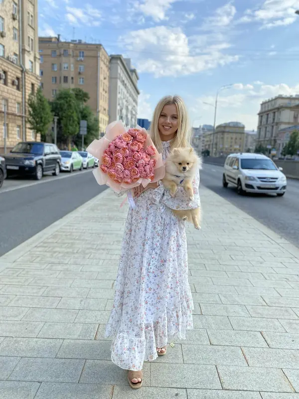 Монобукет пионовидных кустовых роз Джульетта